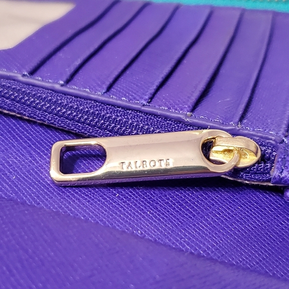 Talbots Women's Tiffany Blue Leather Zip Around Wallet With Heart Zipper Pull - Picture 5 of 8